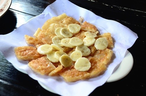 Roti Gluay: Ketika Pisang dan Roti Bertemu dalam Satu Gigitan