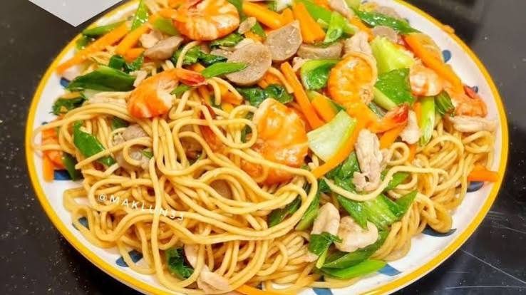 Pancit: Mi Panjang yang Jadi Simbol Panjang Umur