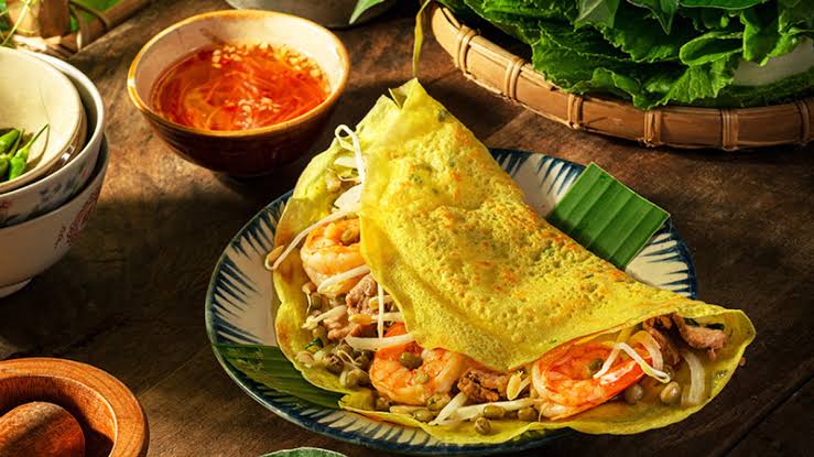 Banh Xeo: Rahasia Kulit Kuning Renyah yang Bikin Ketagihan