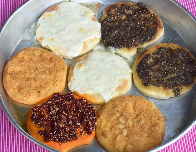 Manakish: Sensasi Gurih dan Wangi dari Dapur Lebanon
